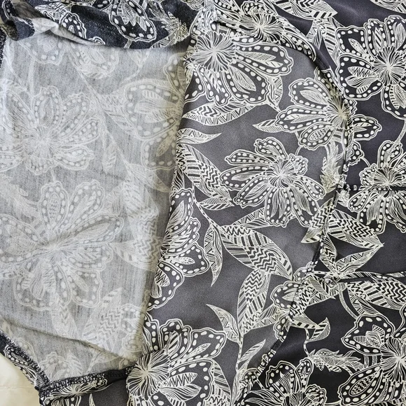 LOFT Petites MP Floral Blouse Black White Lightweight Short Sleeve V-Neck - Picture 8 of 14